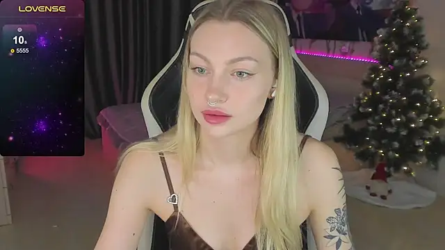 Snapshot of BiMolly chatting on January 2025 07:00:02 PM BiMolly online show from January 2025 07:00:02 PM