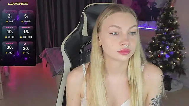 Snapshot of BiMolly chatting on February 2025 12:17:02 AM BiMolly online show from February 2025 12:17:02 AM