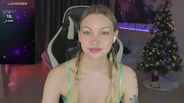 Snapshot of BiMolly chatting on February 2025 12:37:01 AM BiMolly online show from February 2025 12:37:01 AM