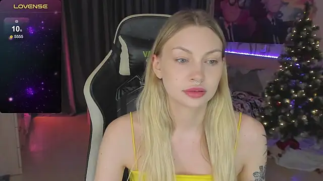 Snapshot of BiMolly chatting on February 2025 10:42:01 PM BiMolly online show from February 2025 10:42:01 PM