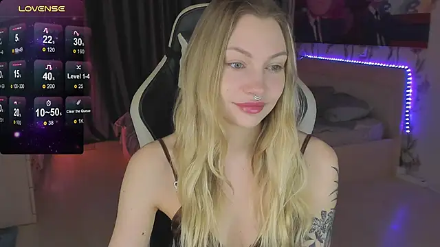 Snapshot of BiMolly chatting on March 2025 10:20:01 PM BiMolly online show from March 2025 10:20:01 PM