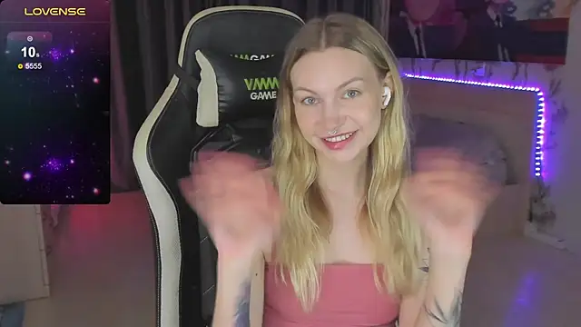 Snapshot of BiMolly chatting on March 2025 11:12:01 PM BiMolly online show from March 2025 11:12:01 PM