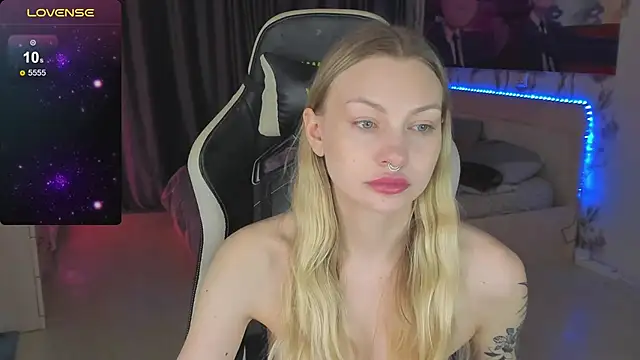 Snapshot of BiMolly chatting on March 2025 05:16:01 AM BiMolly online show from March 2025 05:16:01 AM