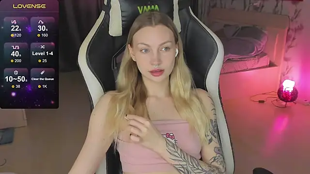 Snapshot of BiMolly chatting on March 2025 04:14:01 AM BiMolly online show from March 2025 04:14:01 AM