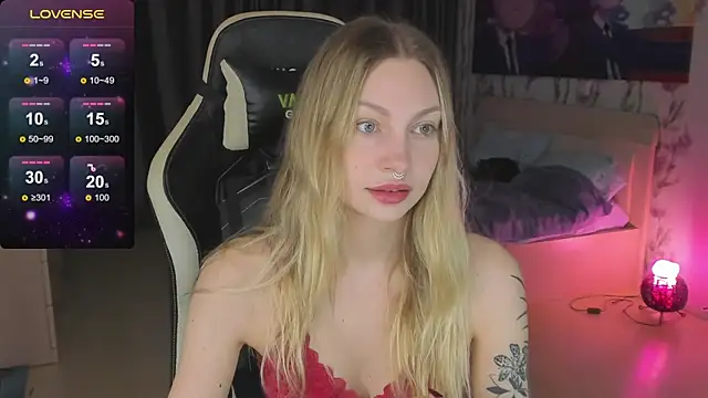 Snapshot of BiMolly chatting on March 2025 04:31:02 PM BiMolly online show from March 2025 04:31:02 PM