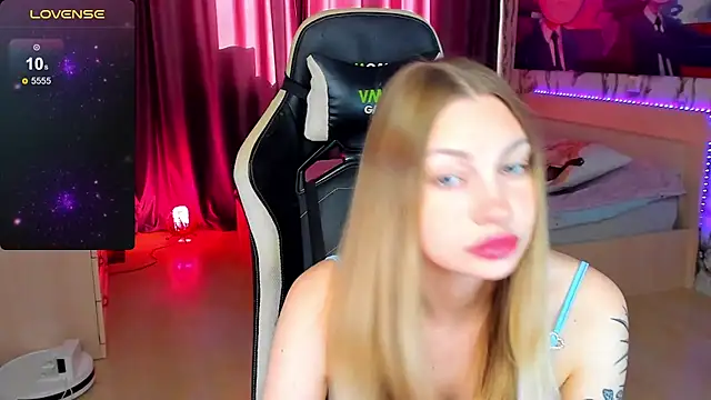 Snapshot of BiMolly chatting on September 2025 05:18:01 AM BiMolly online show from September 2025 05:18:01 AM