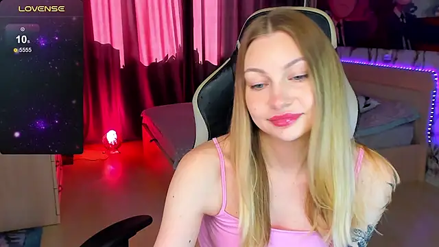 Snapshot of BiMolly chatting on September 2025 08:47:02 AM BiMolly online show from September 2025 08:47:02 AM