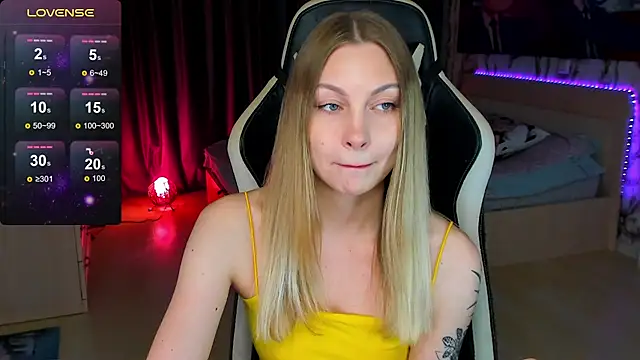 Snapshot of BiMolly chatting on September 2025 09:03:02 PM BiMolly online show from September 2025 09:03:02 PM