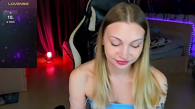 Snapshot of BiMolly chatting on September 2025 02:19:01 PM BiMolly online show from September 2025 02:19:01 PM