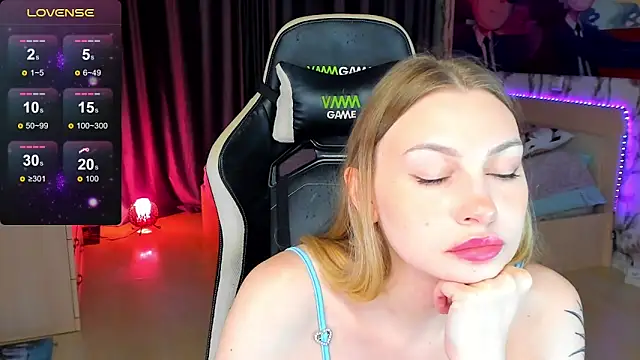 Snapshot of BiMolly chatting on September 2025 08:56:02 PM BiMolly online show from September 2025 08:56:02 PM