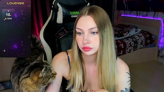 Snapshot of BiMolly chatting on September 2025 10:15:02 PM BiMolly online show from September 2025 10:15:02 PM