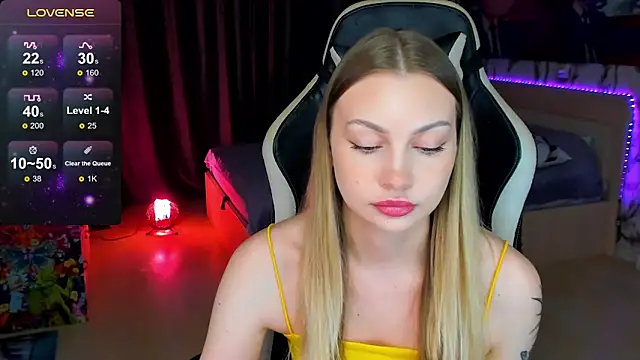 Snapshot of BiMolly chatting on October 2025 03:23:02 PM BiMolly online show from October 2025 03:23:02 PM