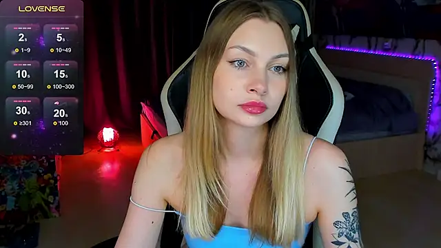 Snapshot of BiMolly chatting on October 2025 06:52:01 PM BiMolly online show from October 2025 06:52:01 PM