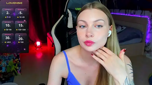 Snapshot of BiMolly chatting on October 2025 09:21:02 PM BiMolly online show from October 2025 09:21:02 PM