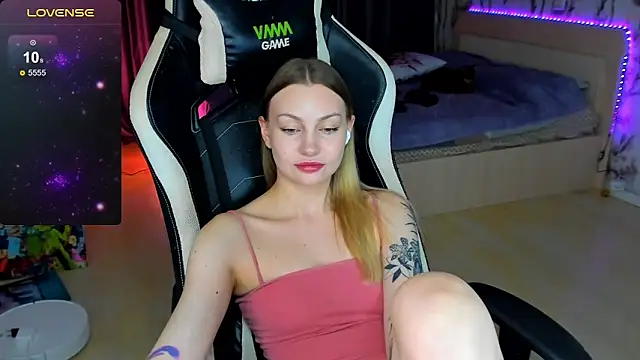 Snapshot of BiMolly chatting on November 2025 08:07:01 PM BiMolly online show from November 2025 08:07:01 PM