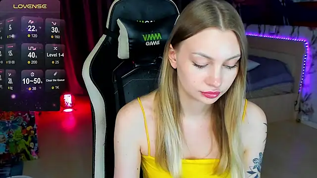 Snapshot of BiMolly chatting on November 2025 02:37:02 PM BiMolly online show from November 2025 02:37:02 PM