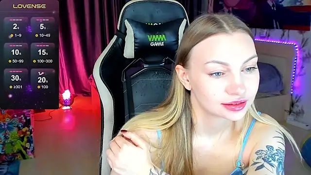 Snapshot of BiMolly chatting on November 2025 09:36:02 PM BiMolly online show from November 2025 09:36:02 PM