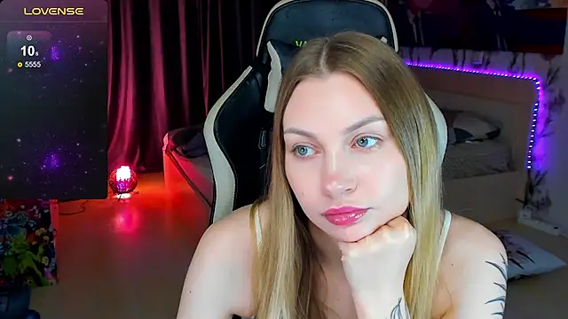 Snapshot of BiMolly chatting on November 2025 03:19:02 PM BiMolly online show from November 2025 03:19:02 PM