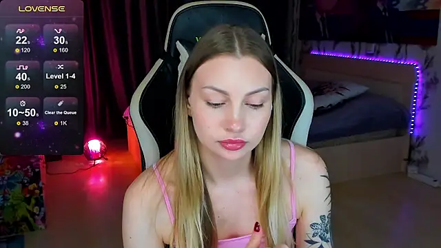 Snapshot of BiMolly chatting on November 2025 06:30:01 PM BiMolly online show from November 2025 06:30:01 PM