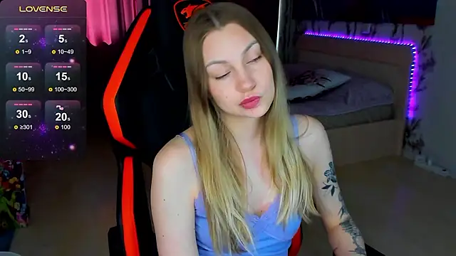 Snapshot of BiMolly chatting on March 2026 10:19:02 AM BiMolly online show from March 2026 10:19:02 AM