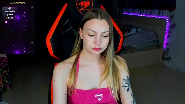 Snapshot of BiMolly chatting on March 2026 08:09:01 PM BiMolly online show from March 2026 08:09:01 PM