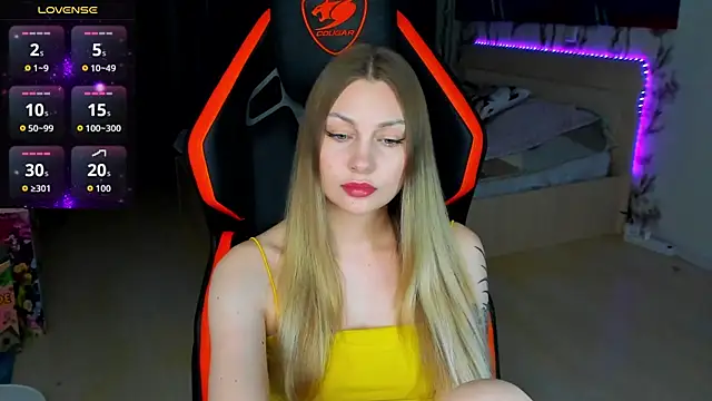 Snapshot of BiMolly chatting on April 2026 12:54:02 AM BiMolly online show from April 2026 12:54:02 AM