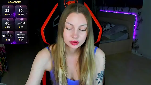 Snapshot of BiMolly chatting on April 2026 11:48:01 PM BiMolly online show from April 2026 11:48:01 PM