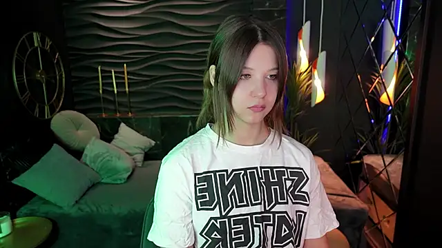 Snapshot of ElizaMild chatting on January 2025 01:13:01 PM ElizaMild online show from January 2025 01:13:01 PM