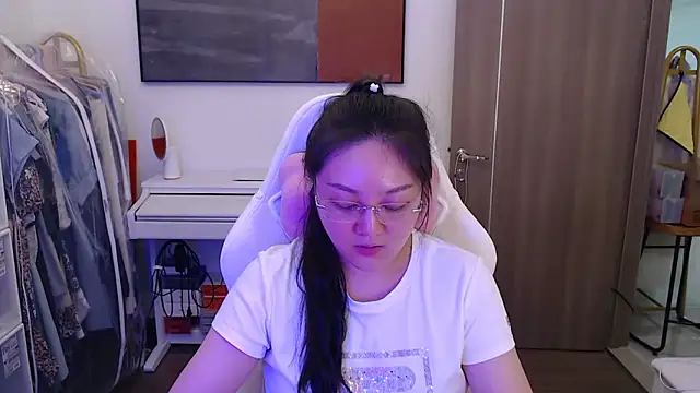 SusanWang online show from January 2025 12:07:02 PM