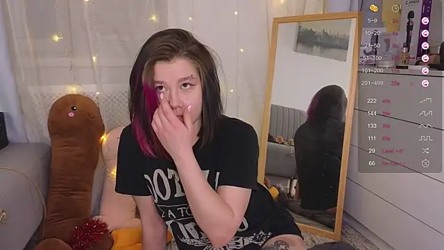 Mira Falls online show from January 2025 05:26:02 AM