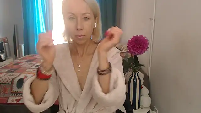 LuxuryNika online show from September 2025 10:06:01 AM