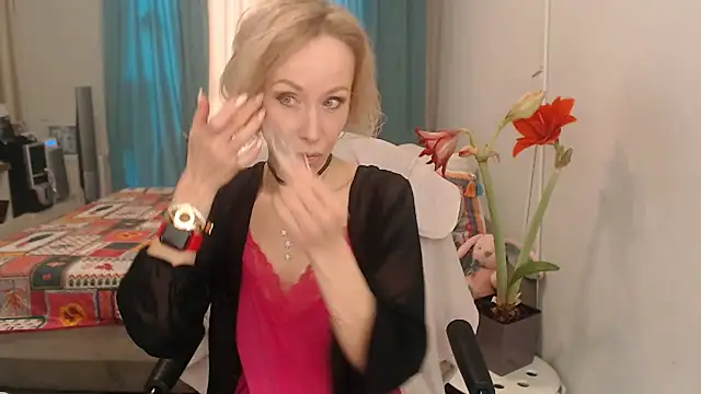 LuxuryNika online show from April 2026 12:34:02 PM