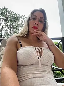 Gatitacarlita online show from April 2026 01:00:02 PM