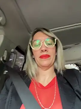 Gatitacarlita online show from April 2026 06:12:02 PM