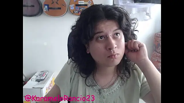 Snapshot of Smoke_trip_Alicia chatting on February 2025 12:47:01 PM Smoke trip Alicia online show from February 2025 12:47:01 PM