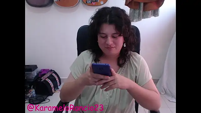 Snapshot of Smoke_trip_Alicia chatting on February 2025 01:32:01 PM Smoke trip Alicia online show from February 2025 01:32:01 PM