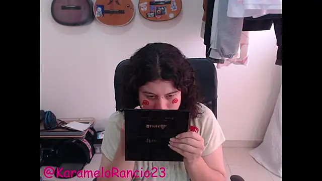 Snapshot of Smoke_trip_Alicia chatting on March 2025 01:07:01 PM Smoke trip Alicia online show from March 2025 01:07:01 PM