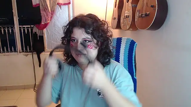 Snapshot of Smoke_trip_Alicia chatting on October 2025 03:40:01 AM Smoke trip Alicia online show from October 2025 03:40:01 AM