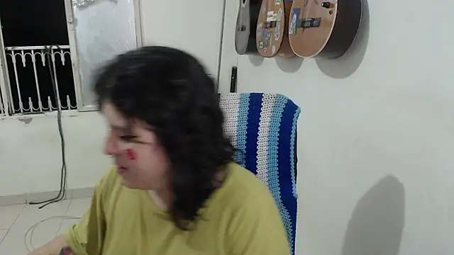 Snapshot of Smoke_trip_Alicia chatting on October 2025 04:18:02 AM Smoke trip Alicia online show from October 2025 04:18:02 AM