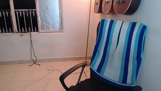 Snapshot of Smoke_trip_Alicia chatting on November 2025 03:17:01 AM Smoke trip Alicia online show from November 2025 03:17:01 AM