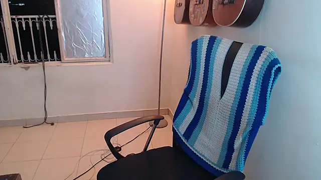 Snapshot of Smoke_trip_Alicia chatting on November 2025 02:44:01 AM Smoke trip Alicia online show from November 2025 02:44:01 AM