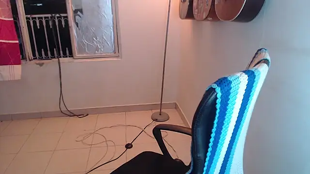 Snapshot of Smoke_trip_Alicia chatting on December 2025 09:36:01 AM Smoke trip Alicia online show from December 2025 09:36:01 AM