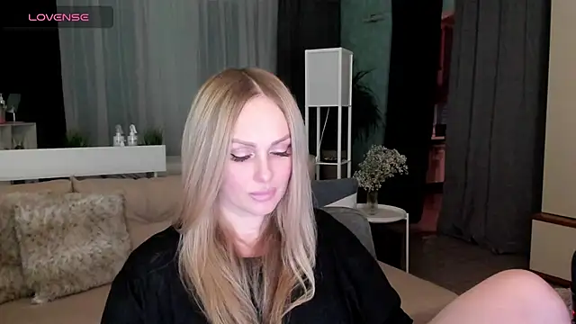 Snapshot of Libby_Nora chatting on February 2025 03:04:01 PM Libby Nora online show from February 2025 03:04:01 PM