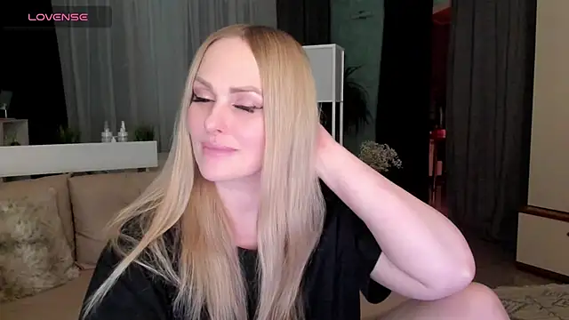 Snapshot of Libby_Nora chatting on February 2025 03:52:02 PM Libby Nora online show from February 2025 03:52:02 PM