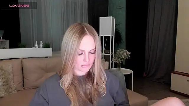 Snapshot of Libby_Nora chatting on February 2025 03:53:02 PM Libby Nora online show from February 2025 03:53:02 PM