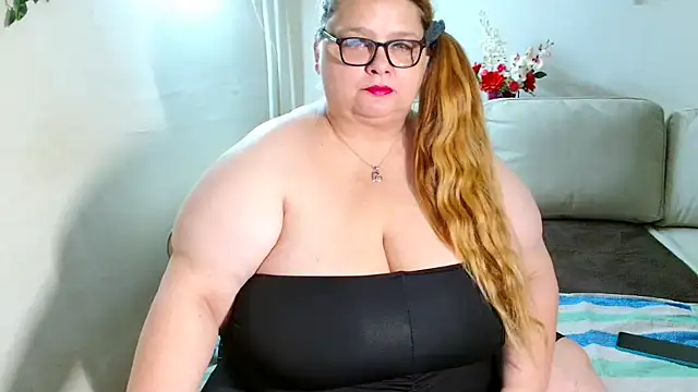 Snapshot of sexymollig chatting on December 2024 02:16:02 PM sexymollig online show from December 2024 02:16:02 PM