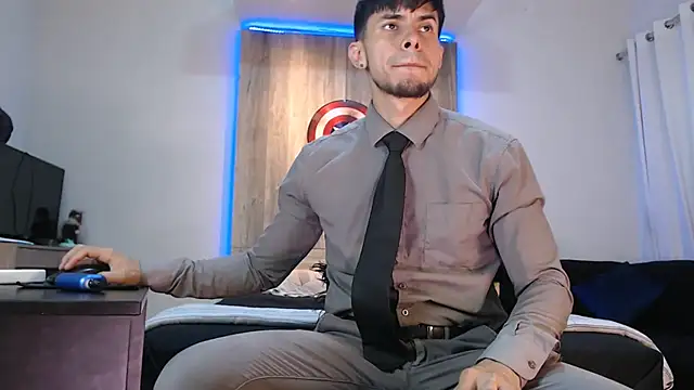 Andrew 4  online show from February 2025 04:18:02 AM