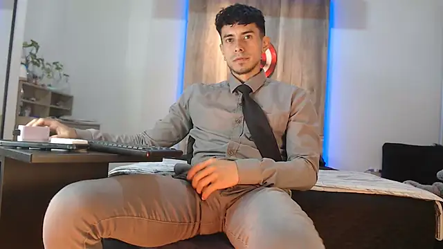 Andrew 4  online show from October 2025 03:04:02 AM