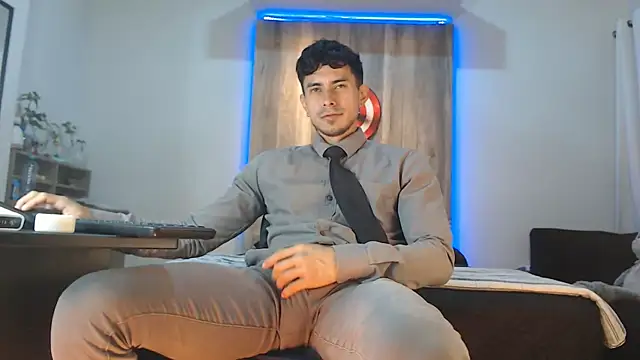 Andrew 4  online show from October 2025 02:44:01 AM