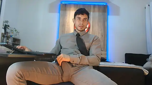 Andrew 4  online show from October 2025 06:12:01 AM